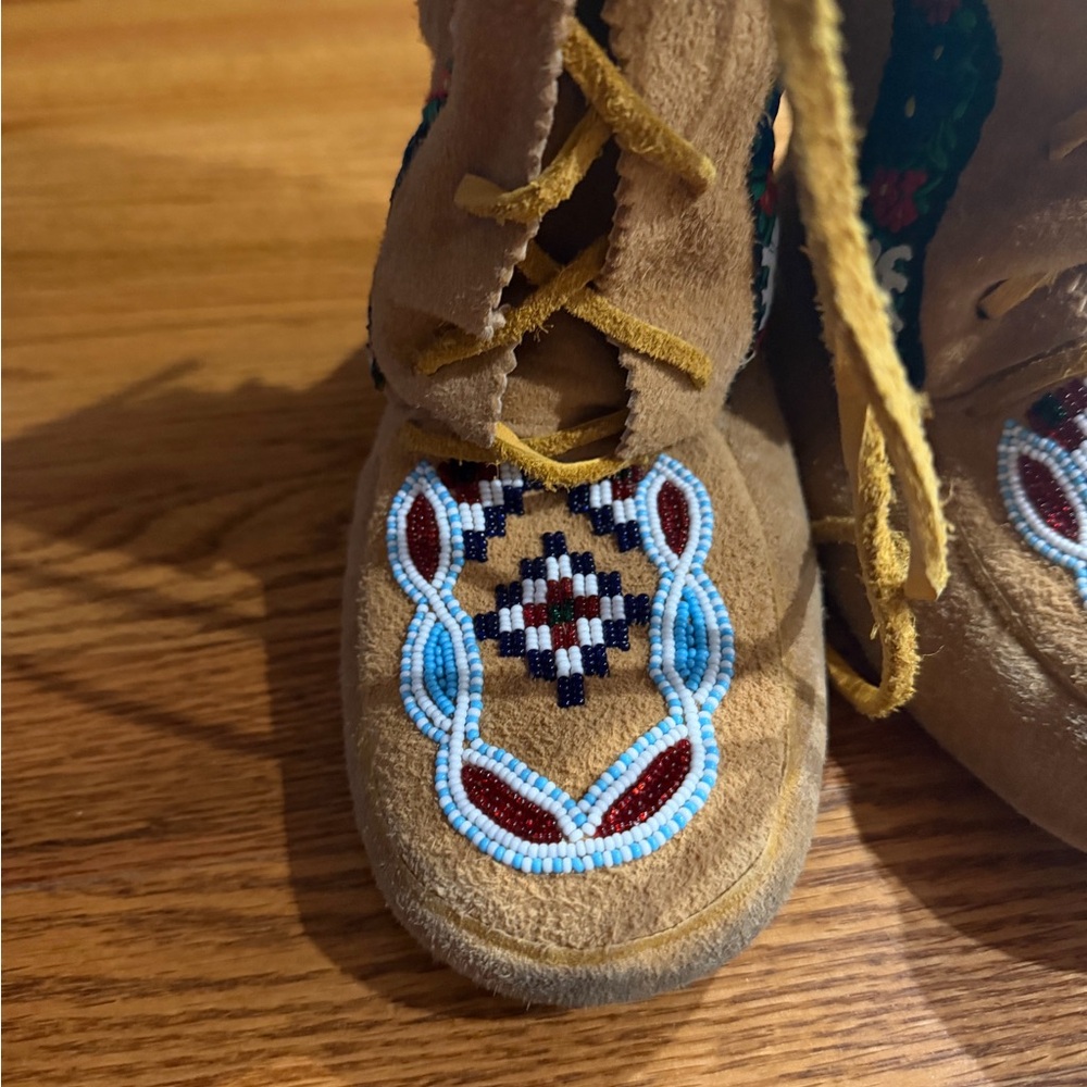 Limited-Edition Annie McKay Mukluk - Picture 5 of 12